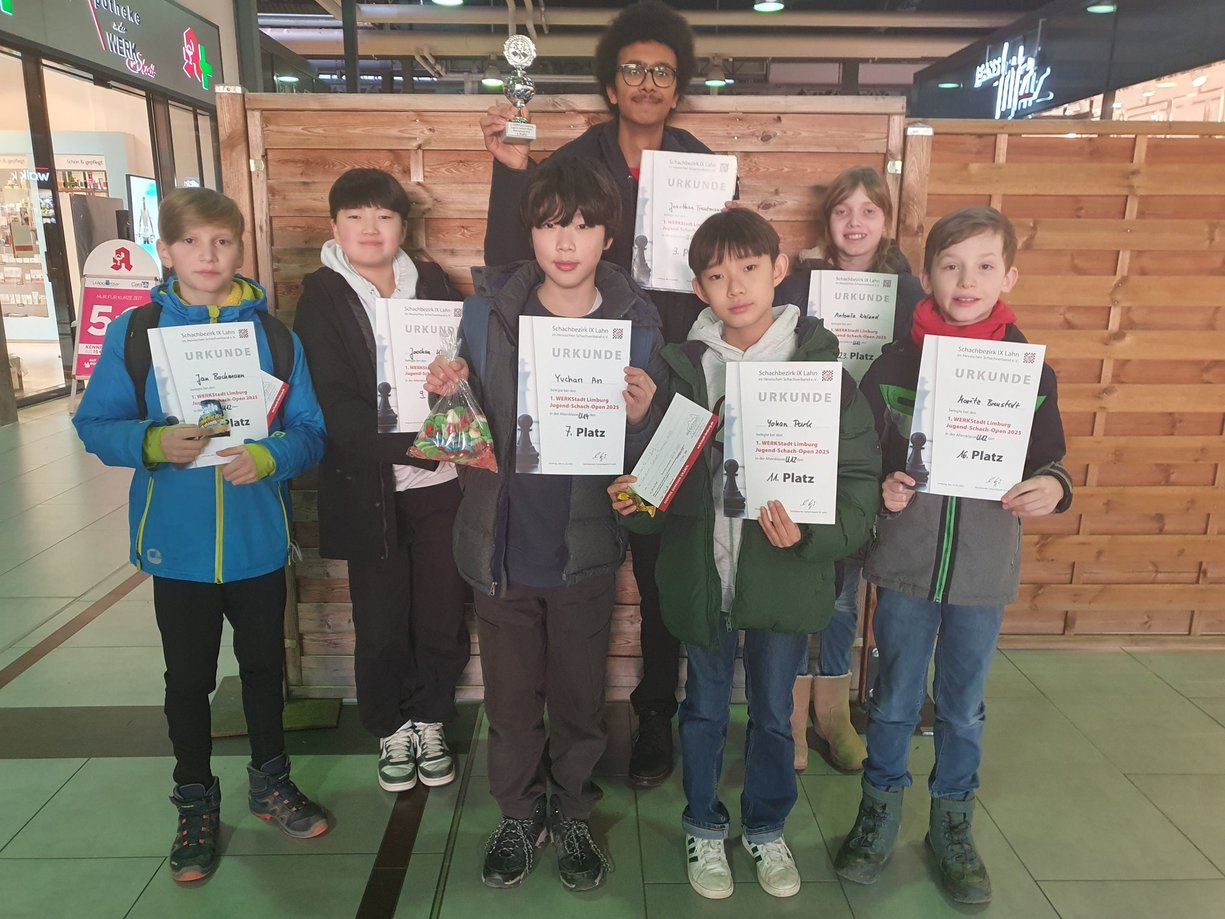 2025 02 01 Matt in der Mall BNSler von links Jan Bachmann Joochan Kim Yuchan An Jonathan Trautmann Yohan Park Antonia Weiand Moritz Breustedt