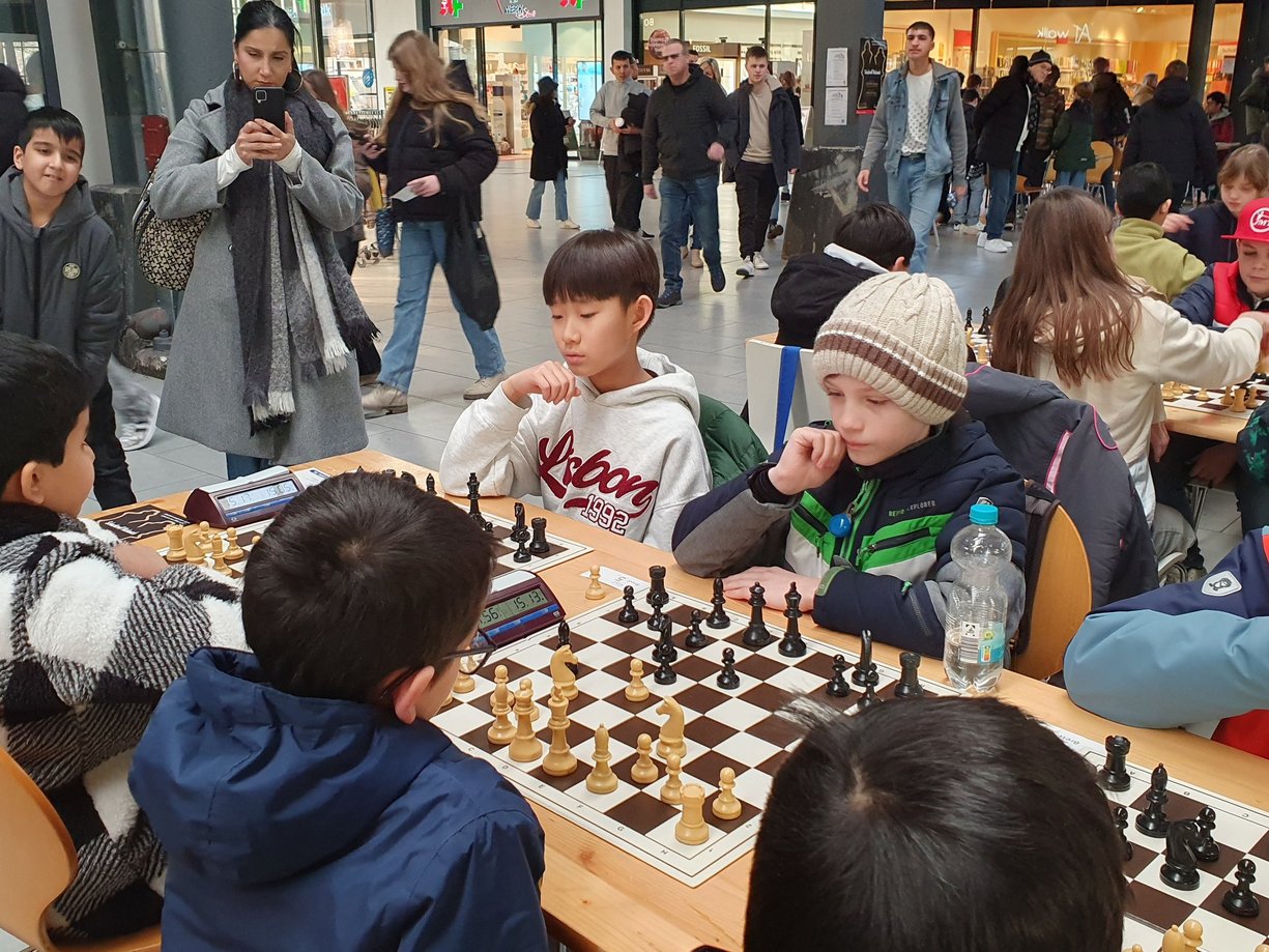 2025 02 01 Matt in der Mall Yohan Park links Moritz Breustedt rechts