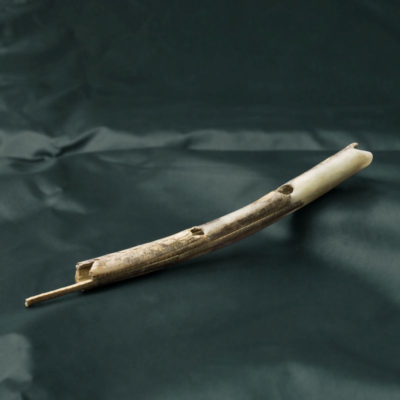 Mammoth ivory flute_Geißenklösterle©urmu_2014_k.jpeg