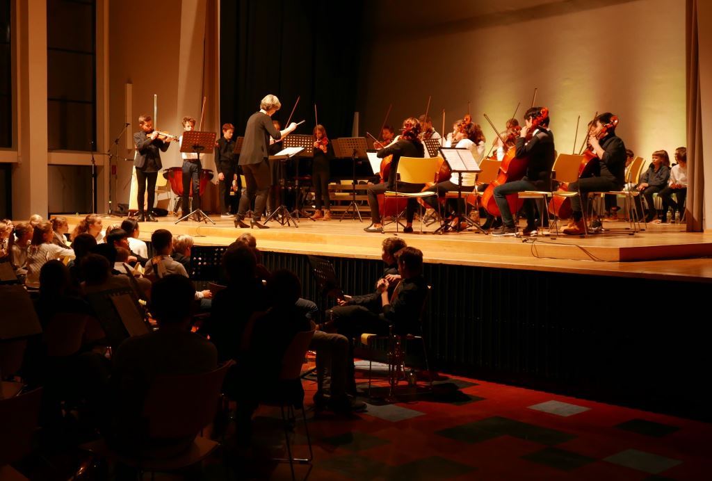 2019_12_11_Adventsmarkt_und_-konzert_07_Emilia