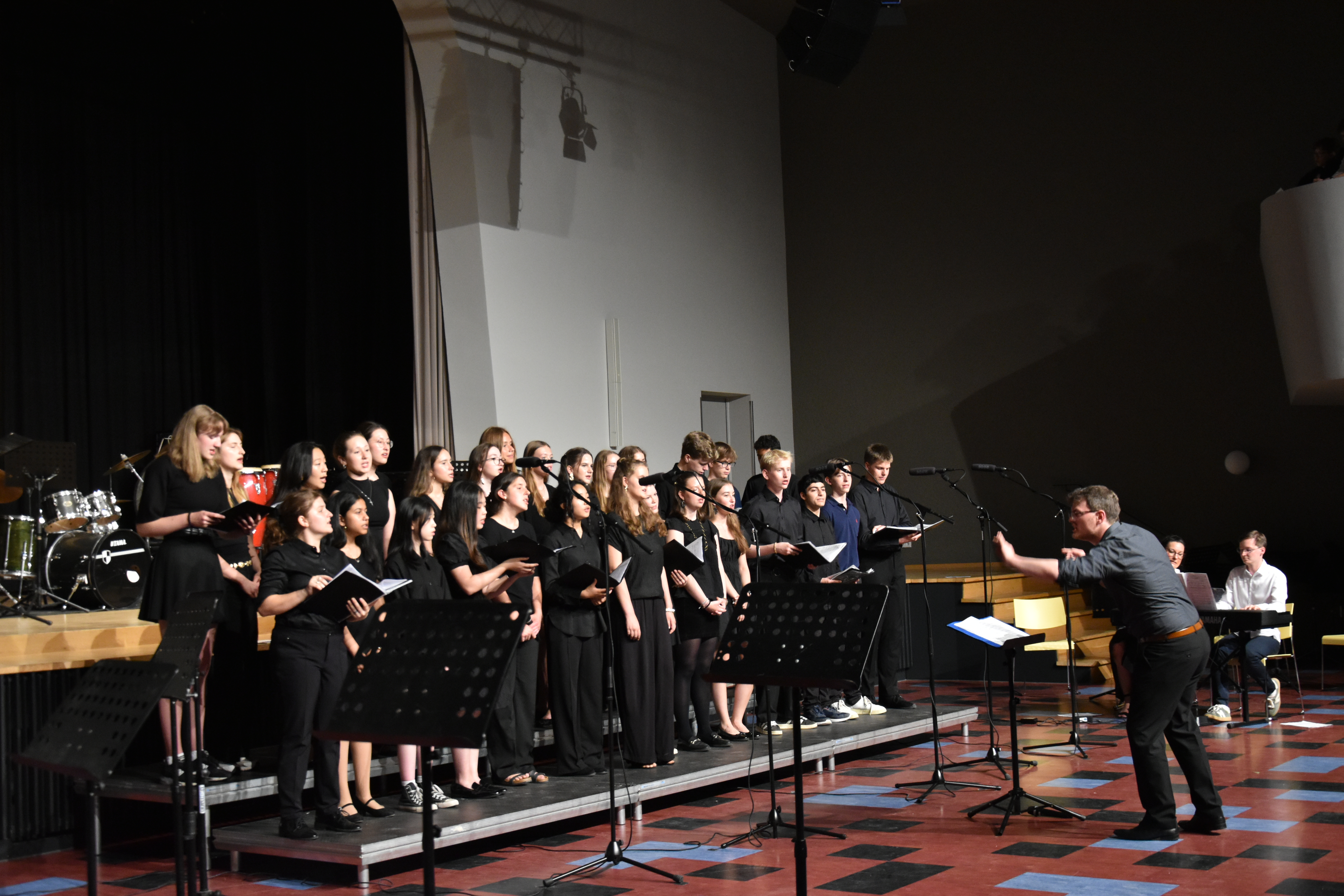 Chor der Klassen 8-12 und Female Voices